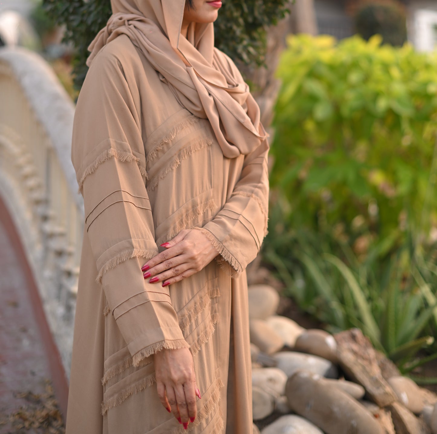 Camel shredded abaya