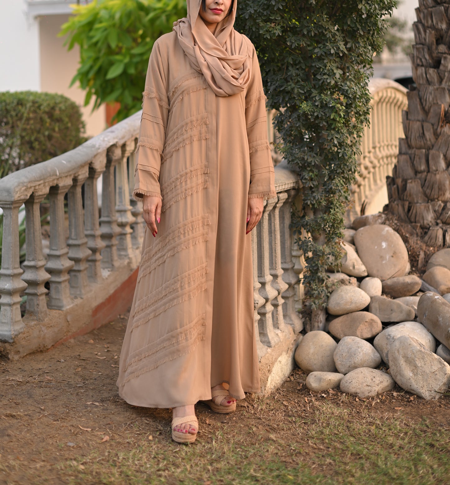 Camel shredded abaya